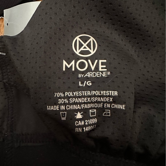 Athletic buckle front bralette - Picture 8 of 9